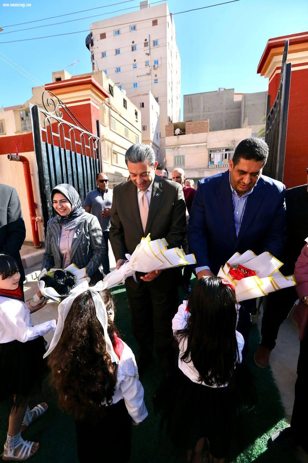 تلبيه لدعوة النائب وليد التمامي محافظ دمياط ونائبةيفتتحون المبني الملحق لمدرسة عبدالرحمن صالح بالكاشف الجديد