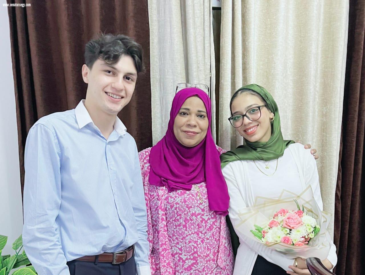 الكاتب الصحفي مظهر أبوعايد يهنئ الدكتورة فاتن فتحي بمناسبة خطوبة كريمتها