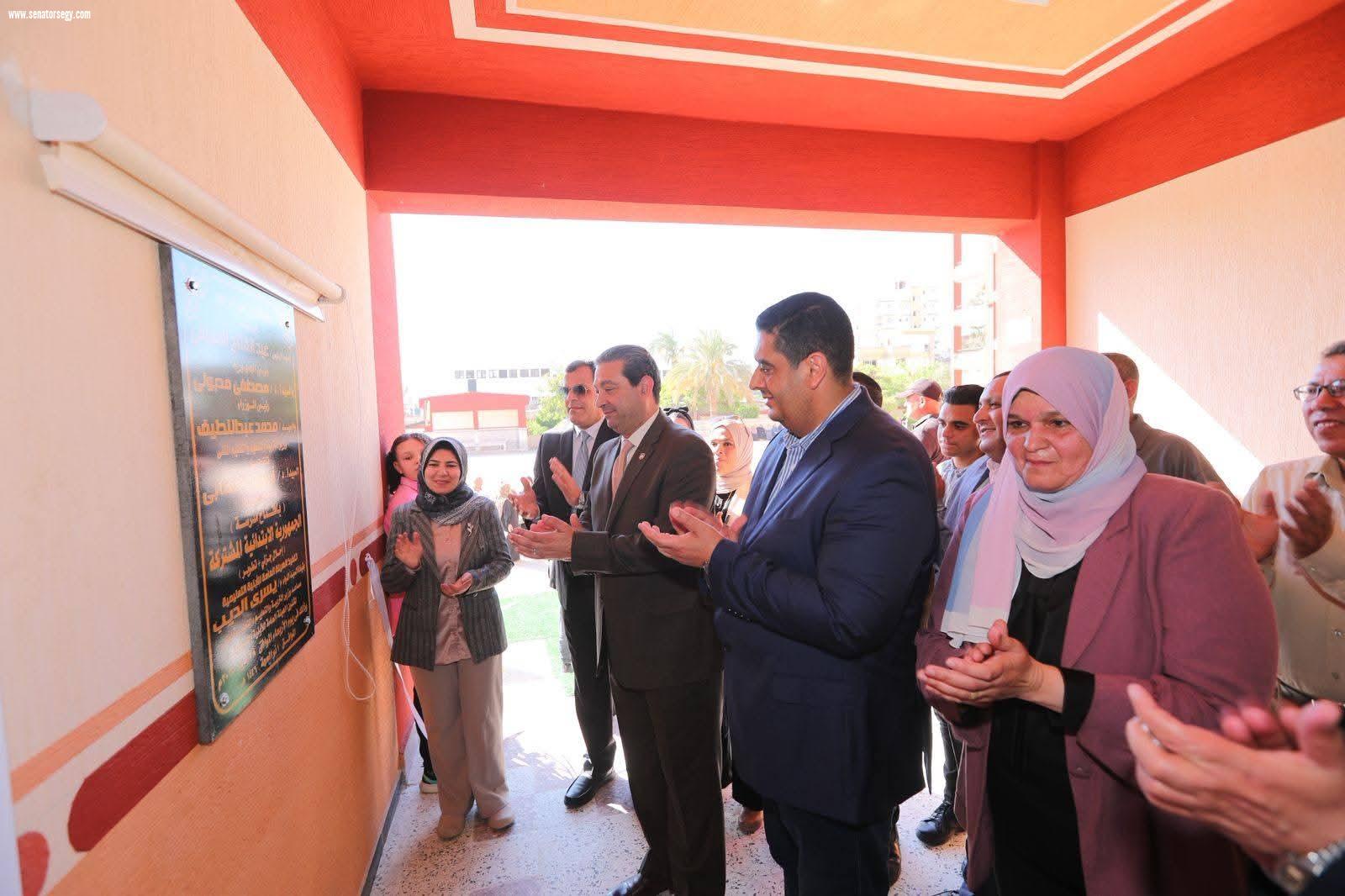 تلبيه لدعوة النائب وليد التمامي محافظ دمياط ونائبةيفتتحون المبني الملحق لمدرسة عبدالرحمن صالح بالكاشف الجديد