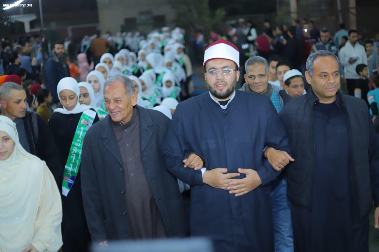 محمد أنور السادات يشارك في تكريم حفظة القرآن الكريم بمشروع 