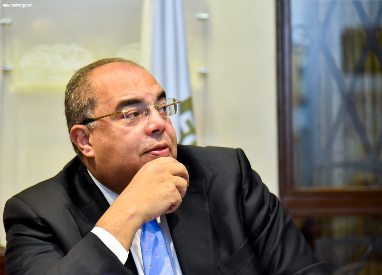 عن عجز الثقة وفائض الازمات