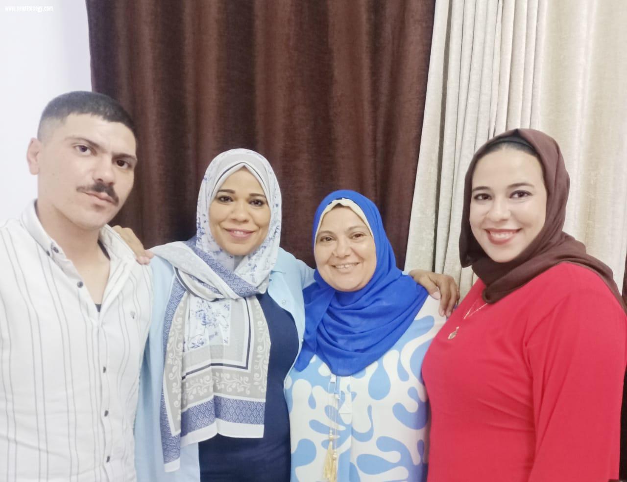 الكاتب الصحفي مظهر أبوعايد يهنئ الدكتورة فاتن فتحي سفير منظمة إنسانيون العالمية بمناسبة خطوبة كريمتها