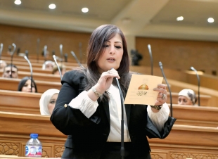 إليزابيث شاكر: منحة العمالة غير المنتظمة وزيادة التعويضات خطوات جادة نحو العدالة الاجتماعية