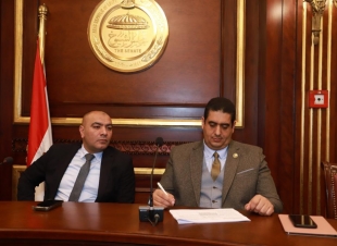 استعدادا لقمة المناخ .. أعضاء مجلس الشيوخ عن زيارة الرئيس السيسي لألمانيا: تجني ثمار اقتصادية واستثمارية وصناعية كبرى وتعزز دور ومكانة مصر بالمنطقة