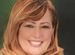 إليزابيث شاكر تطالب بوضع استراتيجية وطنية لمواجهة الكلاب الضالة