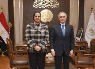 المستشارة أمل عمار تهنئ المستشار محمود حلمي الشريف لتوليه منصب وزير العدل 